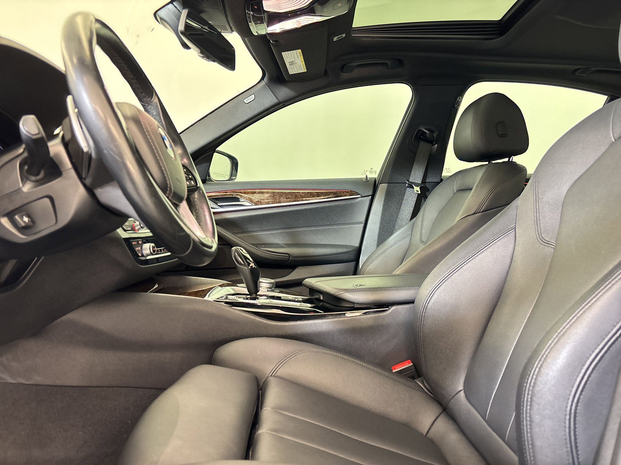 Used 2020 BMW 530i w/ Convenience Package image 23