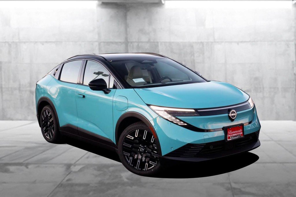 New 2026 Nissan Leaf Platinum+ w/ Cargo Package (Platinum+) image 2