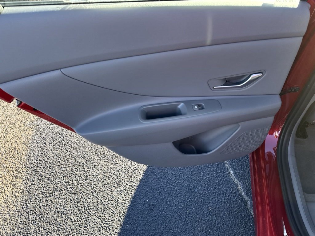 Used 2025 Hyundai Elantra SEL FWD image 20