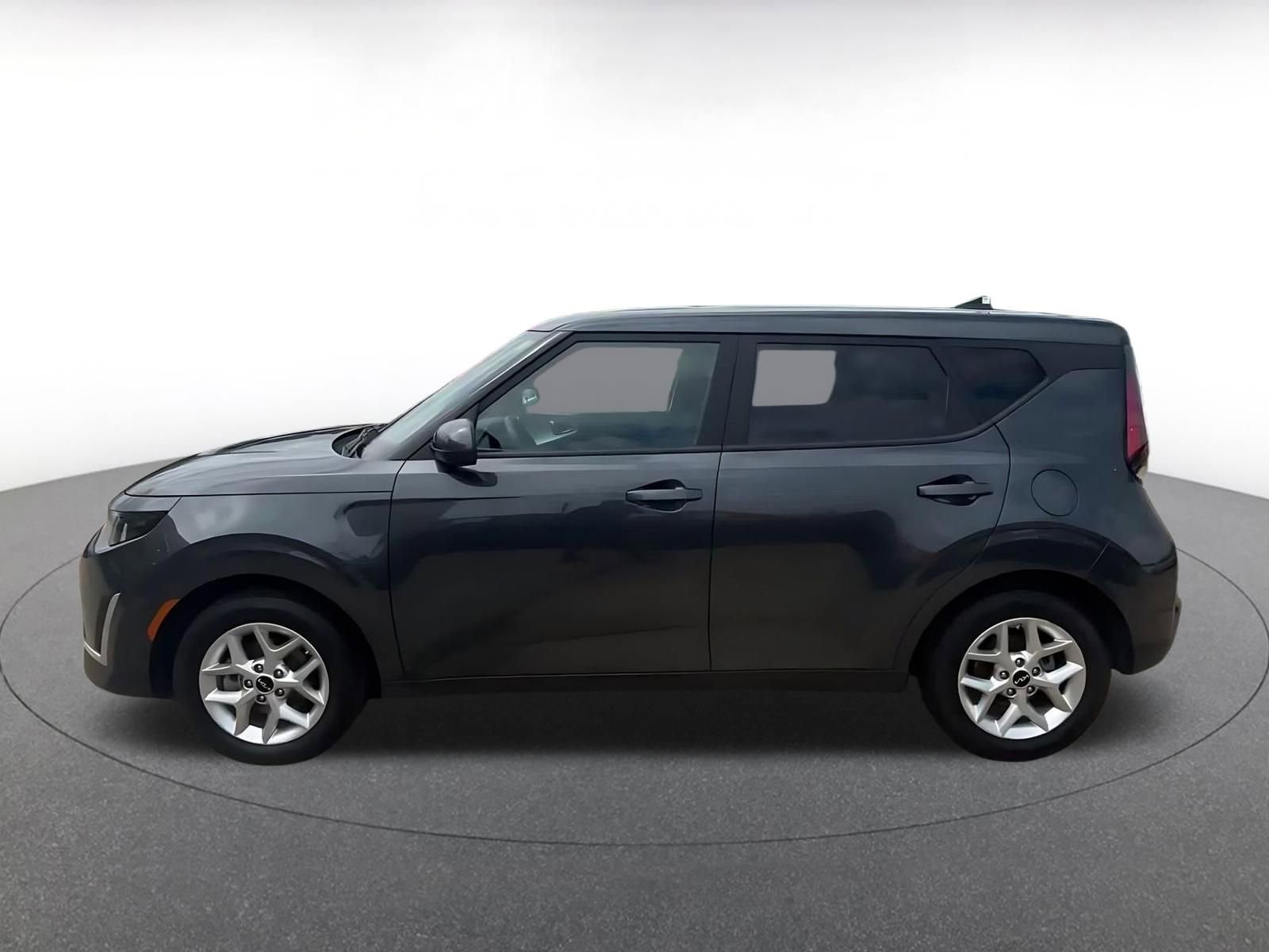 Used 2025 Kia Soul LX w/ LX Technology Package FWD image 9