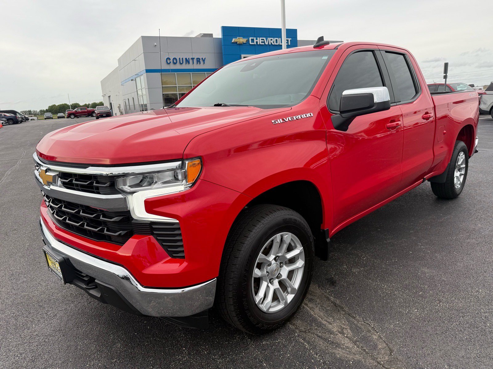 Used 2023 Chevrolet Silverado 1500 LT AWD/4WD image 9