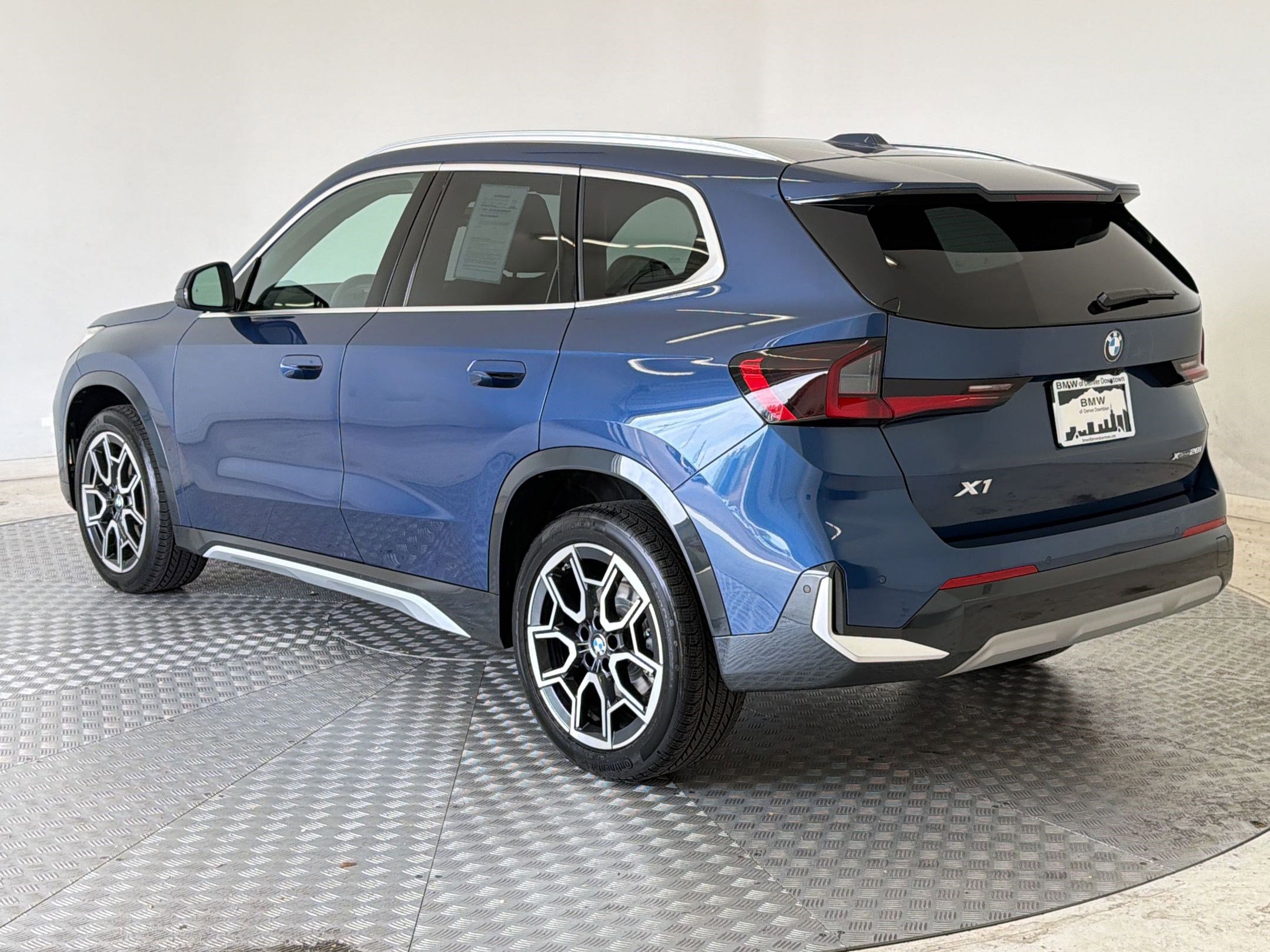 Used 2025 BMW X1 xDrive28i w/ Technology Package image 3