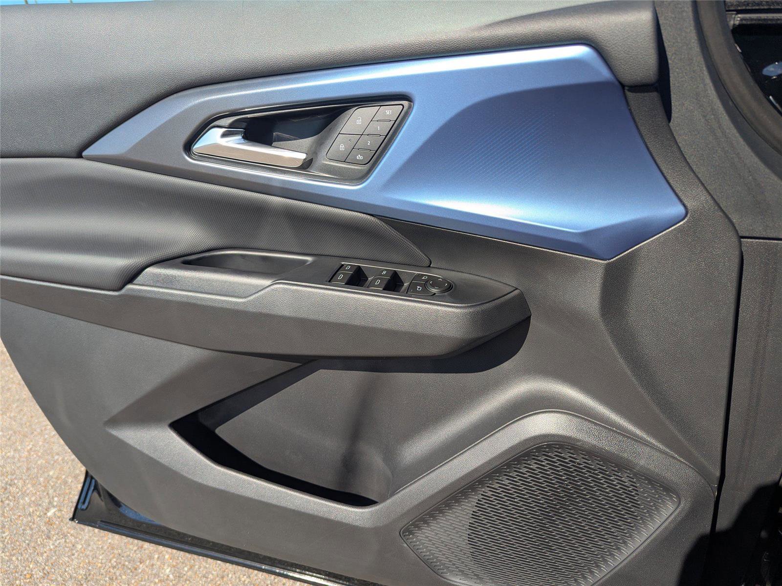 New 2026 Chevrolet Equinox EV LT w/ Convenience Package II image 17