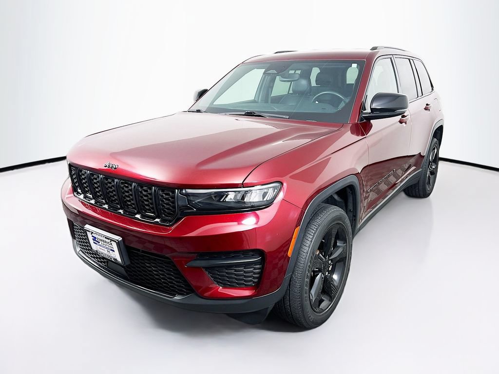 Used 2022 Jeep Grand Cherokee Altitude AWD/4WD image 3