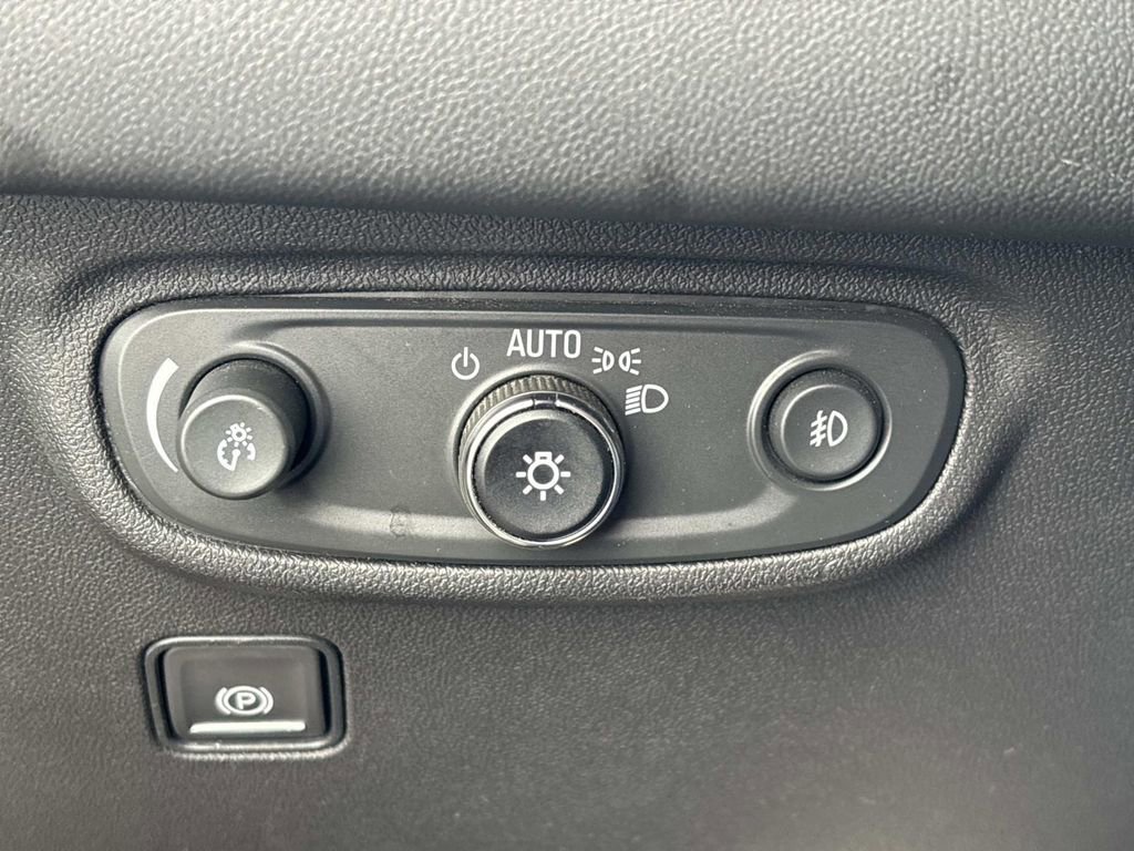 Used 2024 GMC Terrain SLT image 28