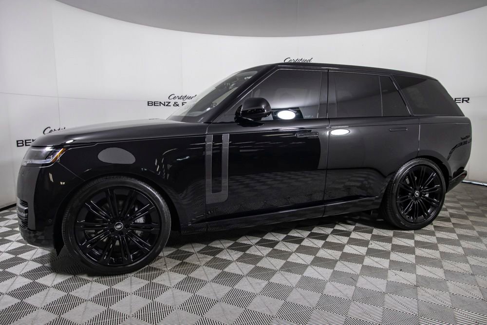 Used 2025 Land Rover Range Rover SE image 10