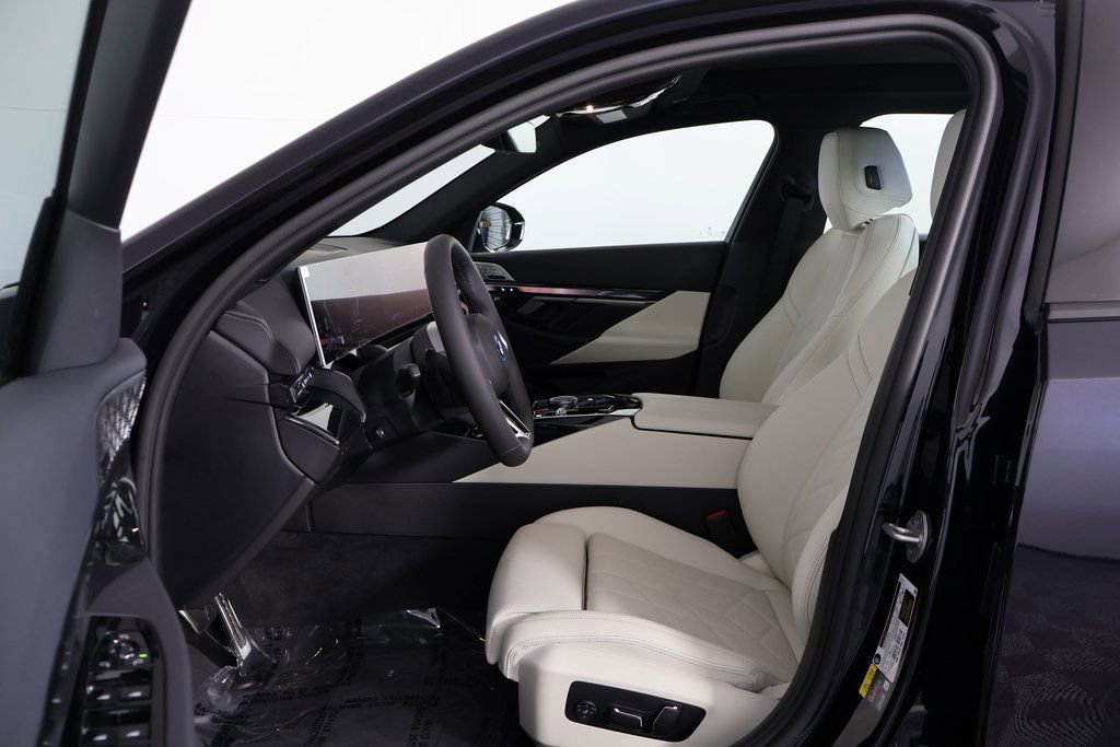 New 2026 BMW 550e xDrive image 5