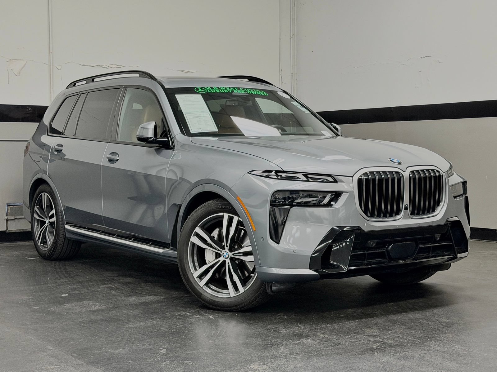 Used 2023 BMW X7 xDrive40i w/ M Sport Package AWD/4WD image 2