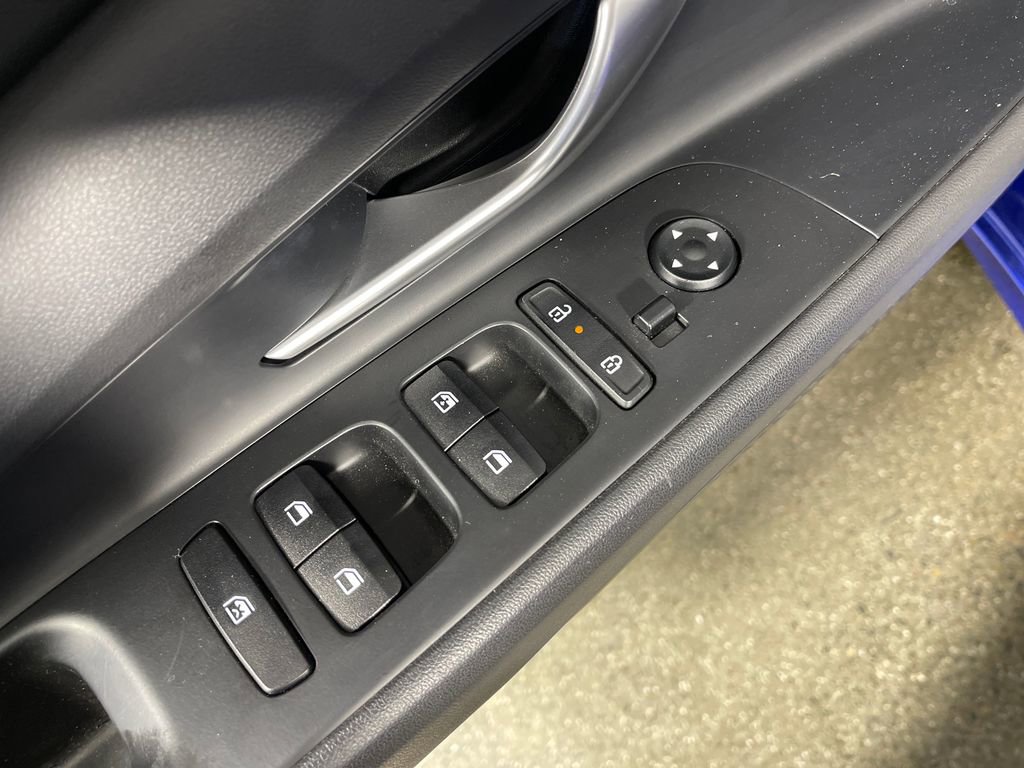 Certified 2025 Hyundai Elantra Blue FWD image 18
