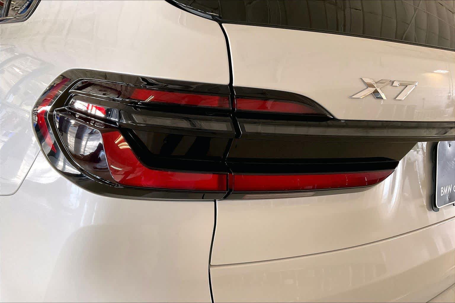 Used 2024 BMW X7 xDrive40i w/ M Sport Package AWD/4WD image 26
