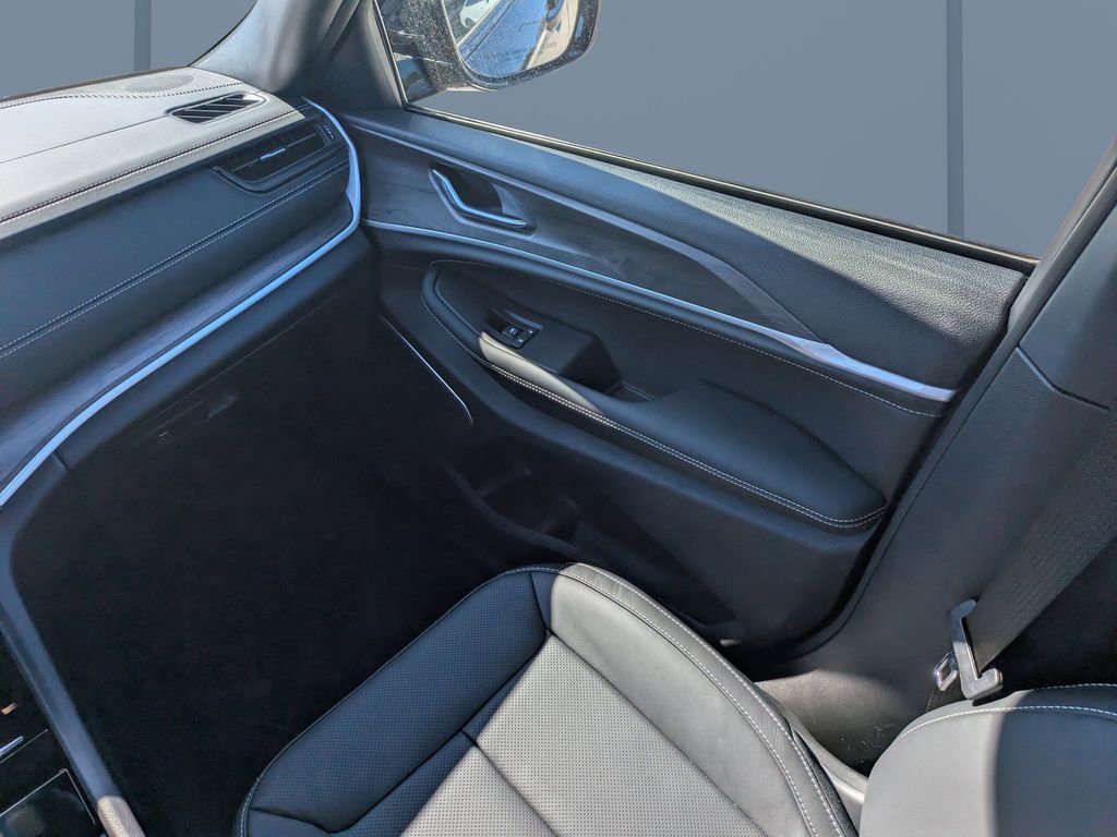 Used 2026 Jeep Grand Cherokee Limited image 18