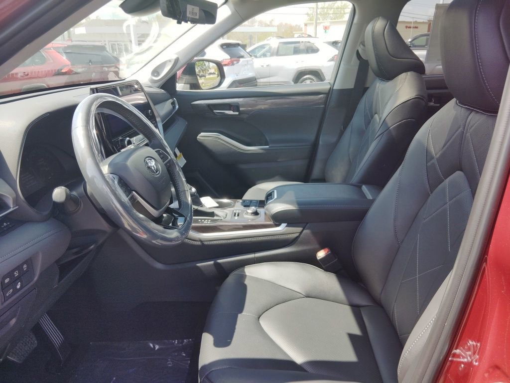 New 2026 Toyota Highlander Platinum AWD/4WD image 8