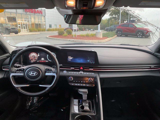 Used 2024 Hyundai Elantra Limited FWD image 14