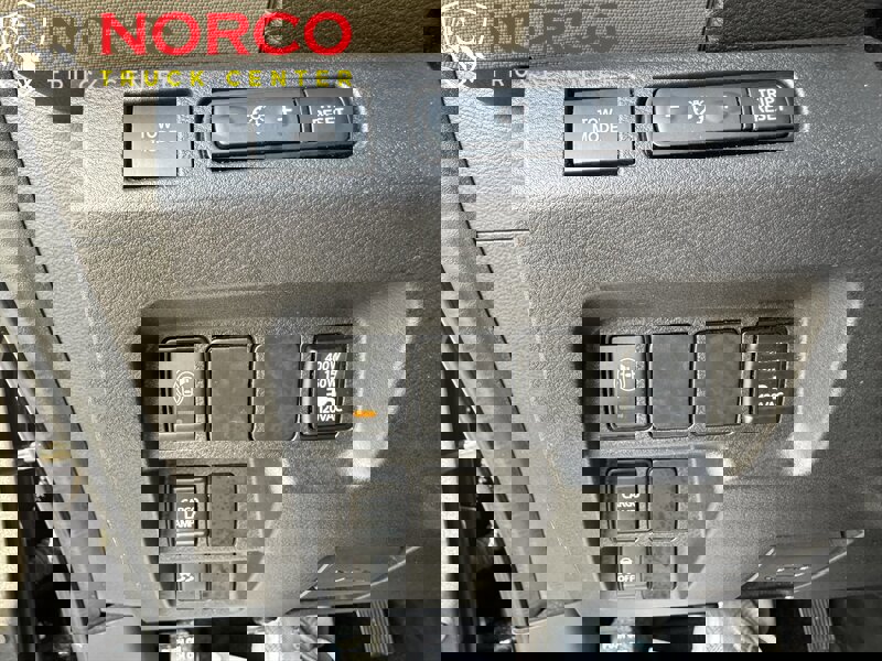 Used 2022 Nissan Frontier SV image 23