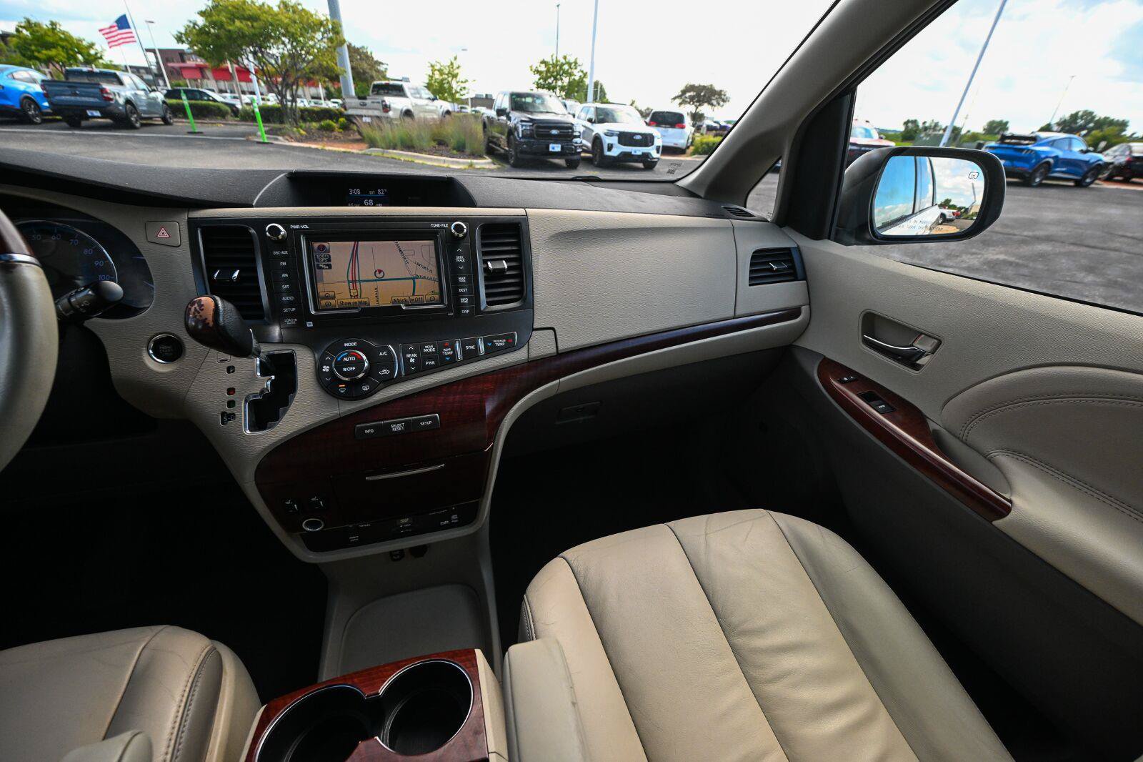Used 2011 Toyota Sienna Limited w/ Premium Pkg FWD image 35