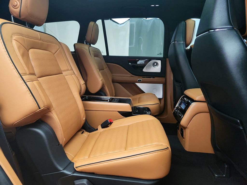 Used 2020 Lincoln Aviator Black Label Grand Touring w/ Class IV Trailer Tow Package image 39