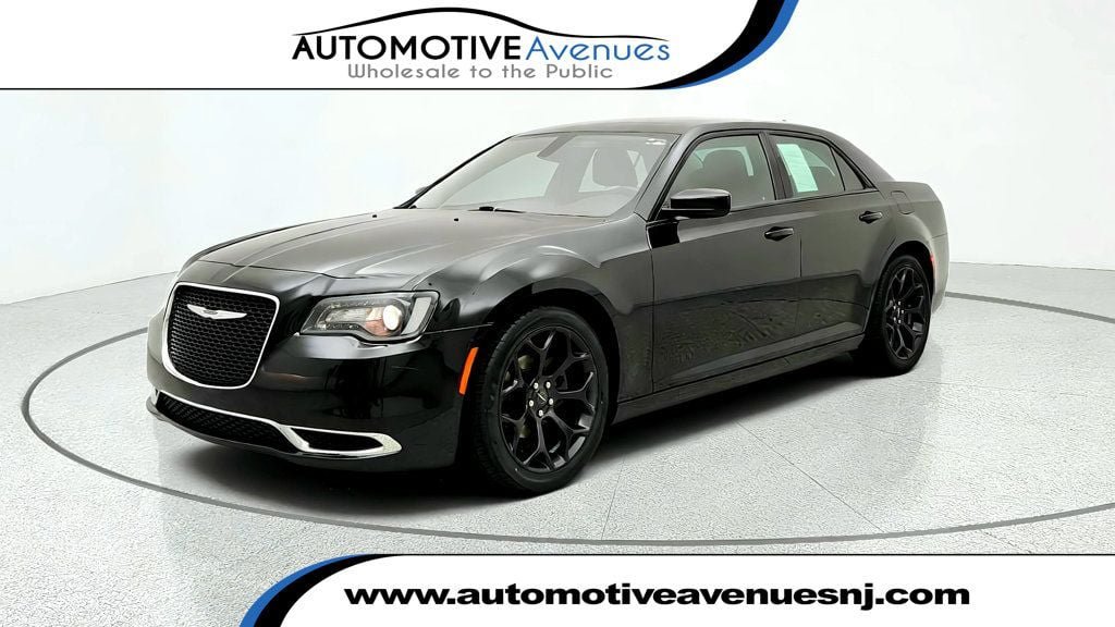 Used 2020 Chrysler 300 Touring w/ Sport Appearance Package RWD image 1