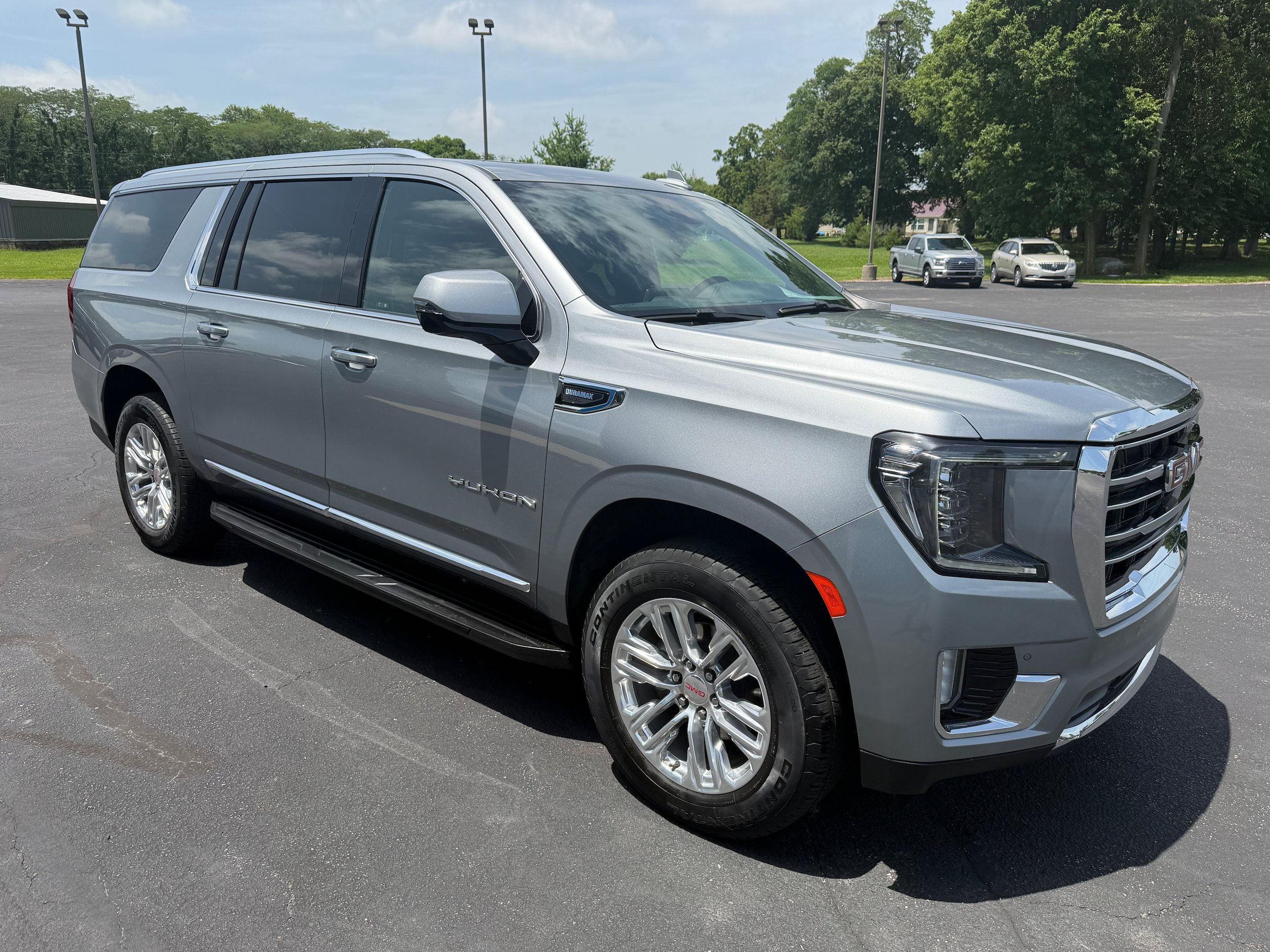 Used 2024 GMC Yukon XL SLT w/ SLT Premium Package AWD/4WD image 9