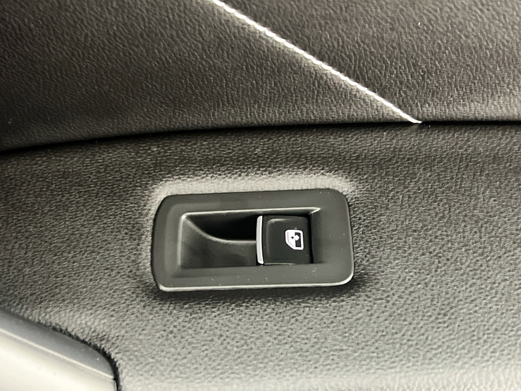 Used 2023 Volkswagen Tiguan SE image 32