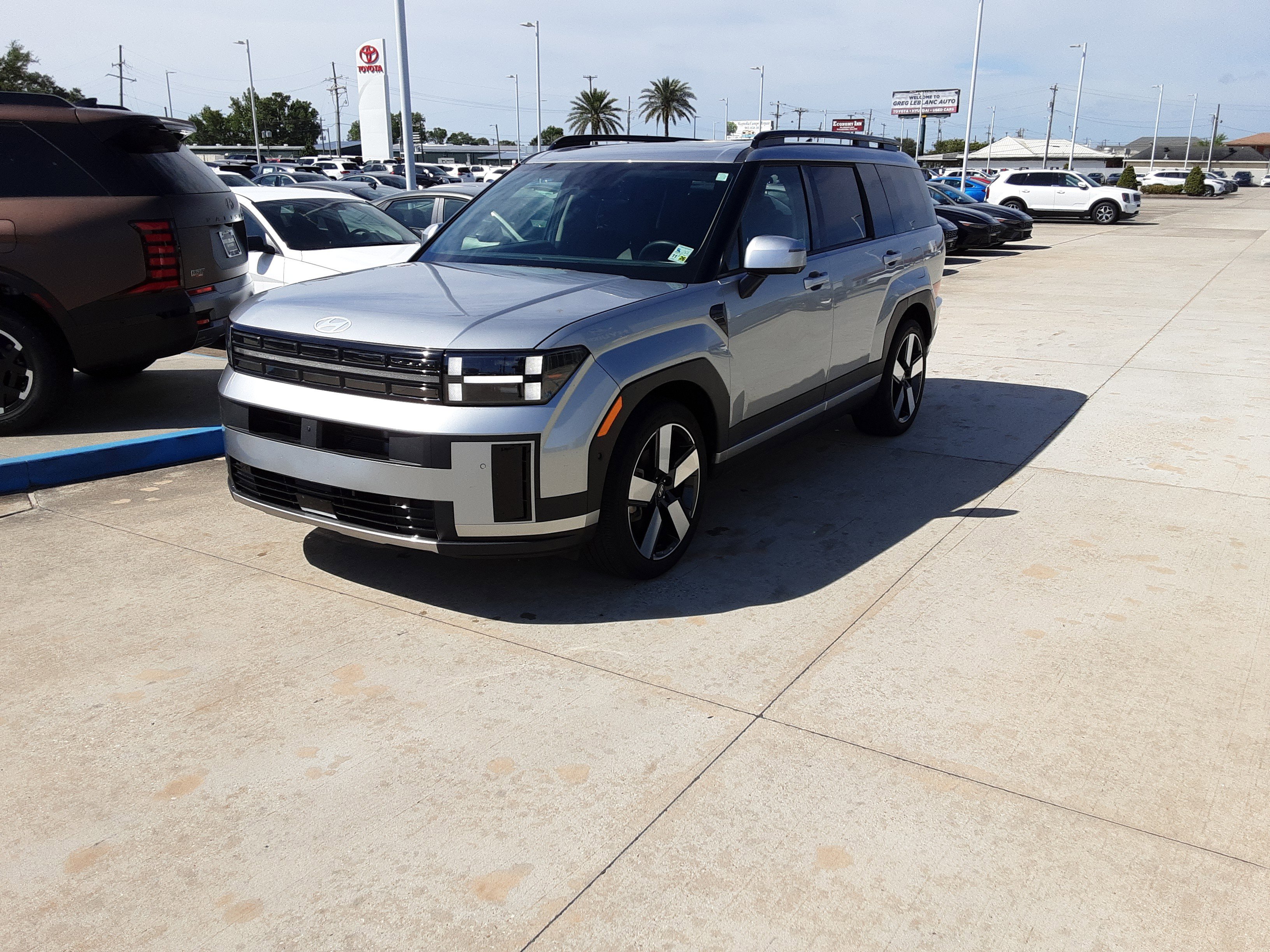 Used 2024 Hyundai Santa Fe Limited image 3