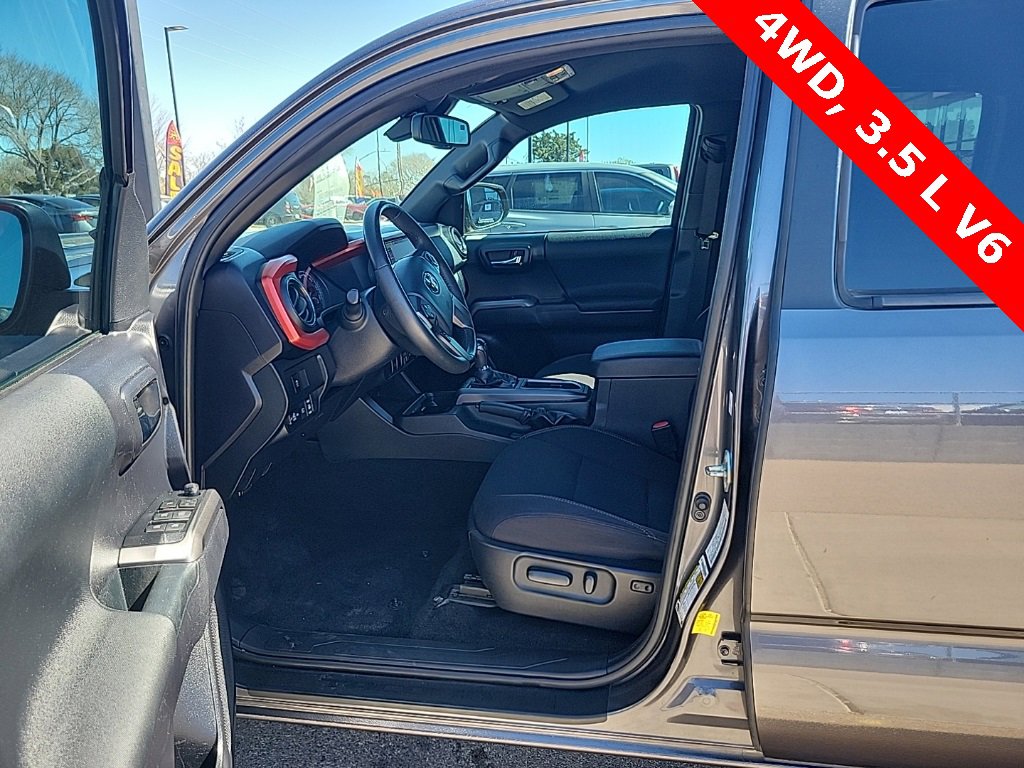 Used 2020 Toyota Tacoma TRD Sport image 10