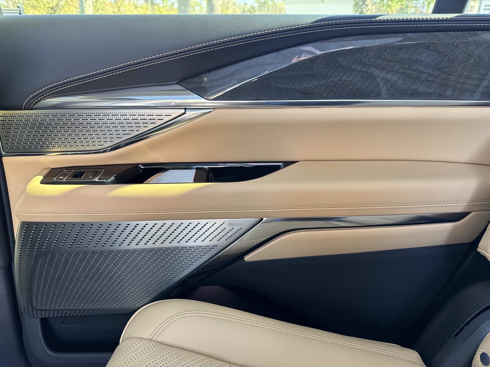 New 2025 Cadillac Escalade IQ Luxury 2 AWD/4WD image 16