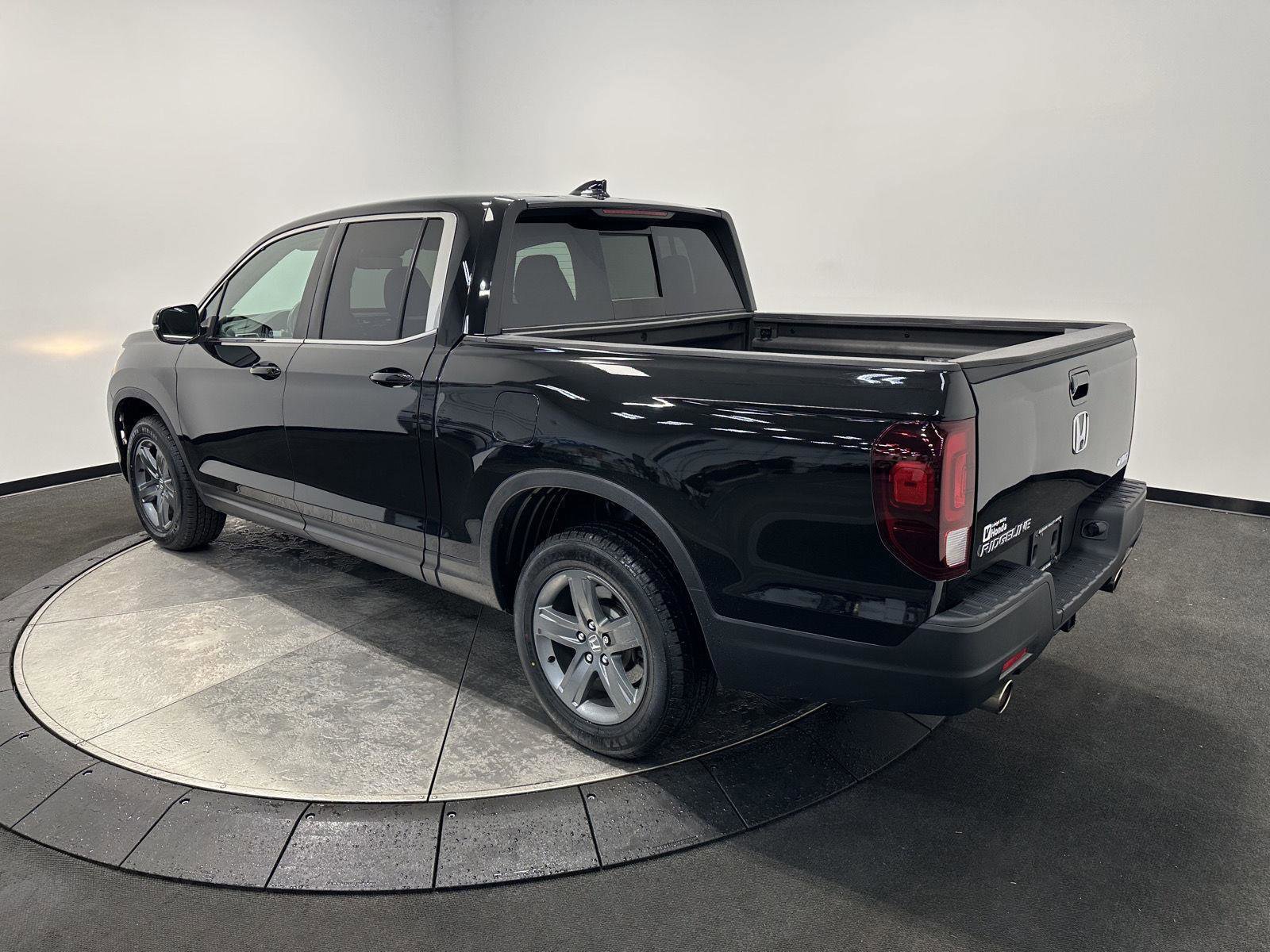 Certified 2023 Honda Ridgeline RTL image 5