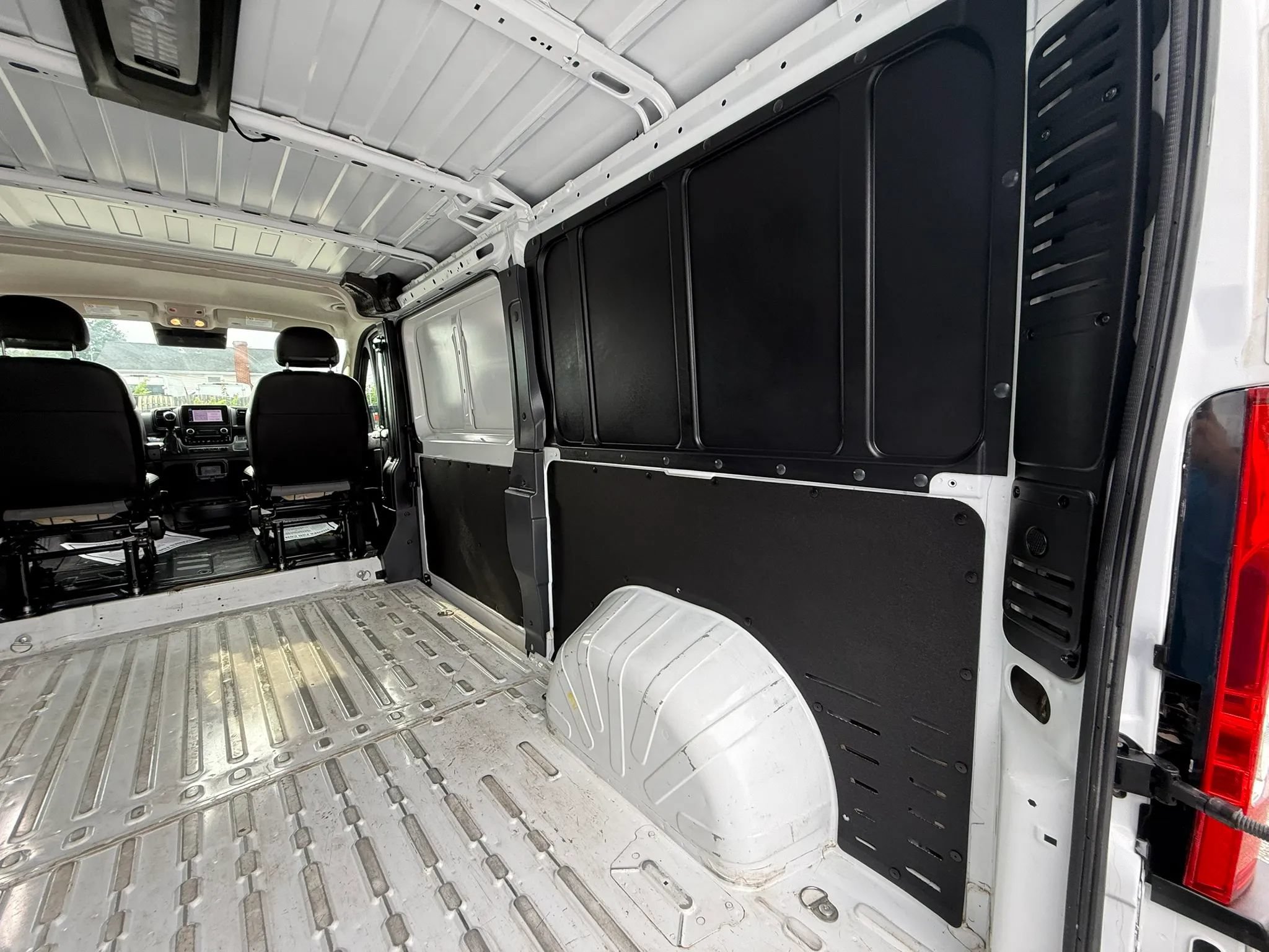 Used 2025 RAM ProMaster 2500 w/ Convenience Group FWD image 44