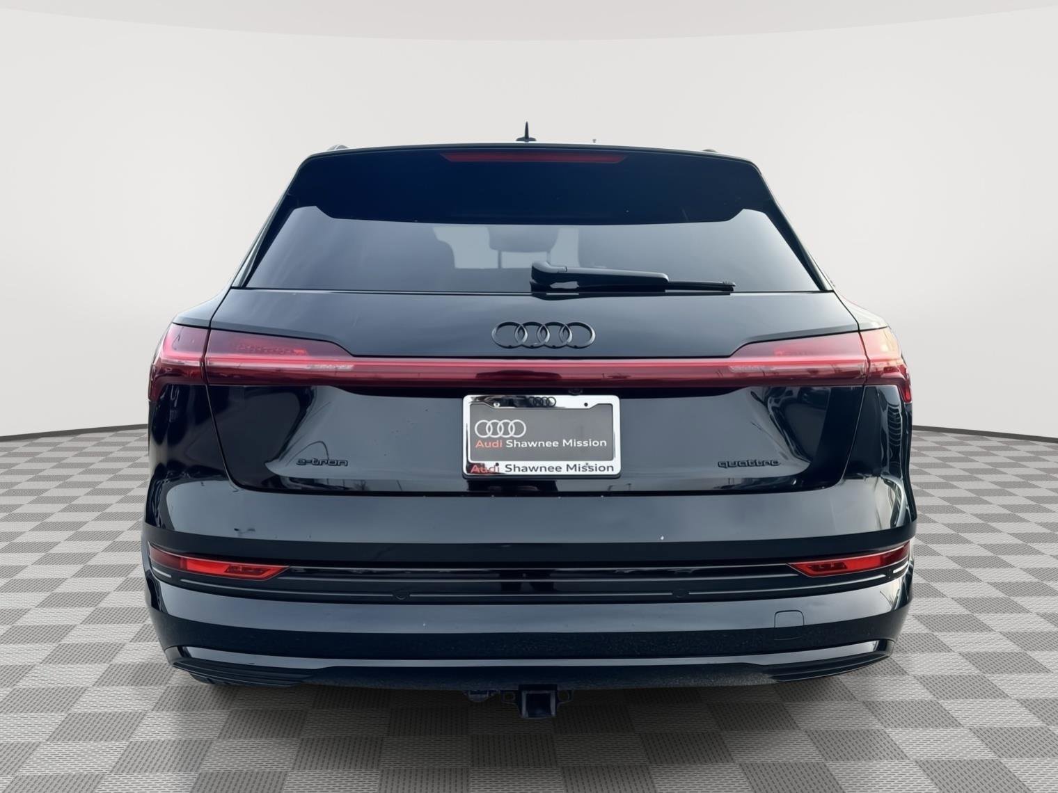 Used 2022 Audi e-tron Premium Plus image 6