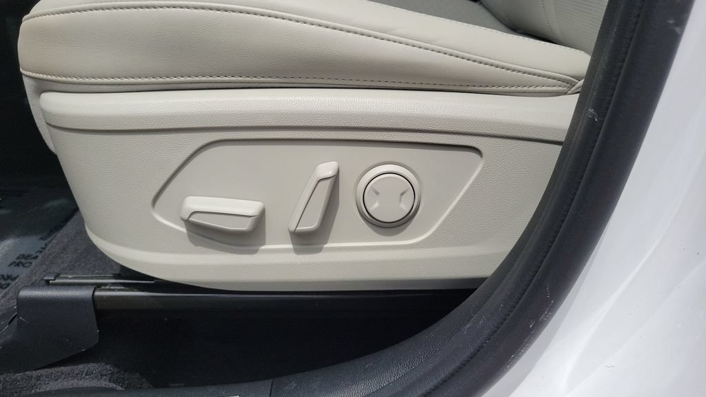 Used 2024 Kia Sorento S FWD image 16