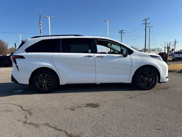 New 2026 Toyota Sienna XSE image 9