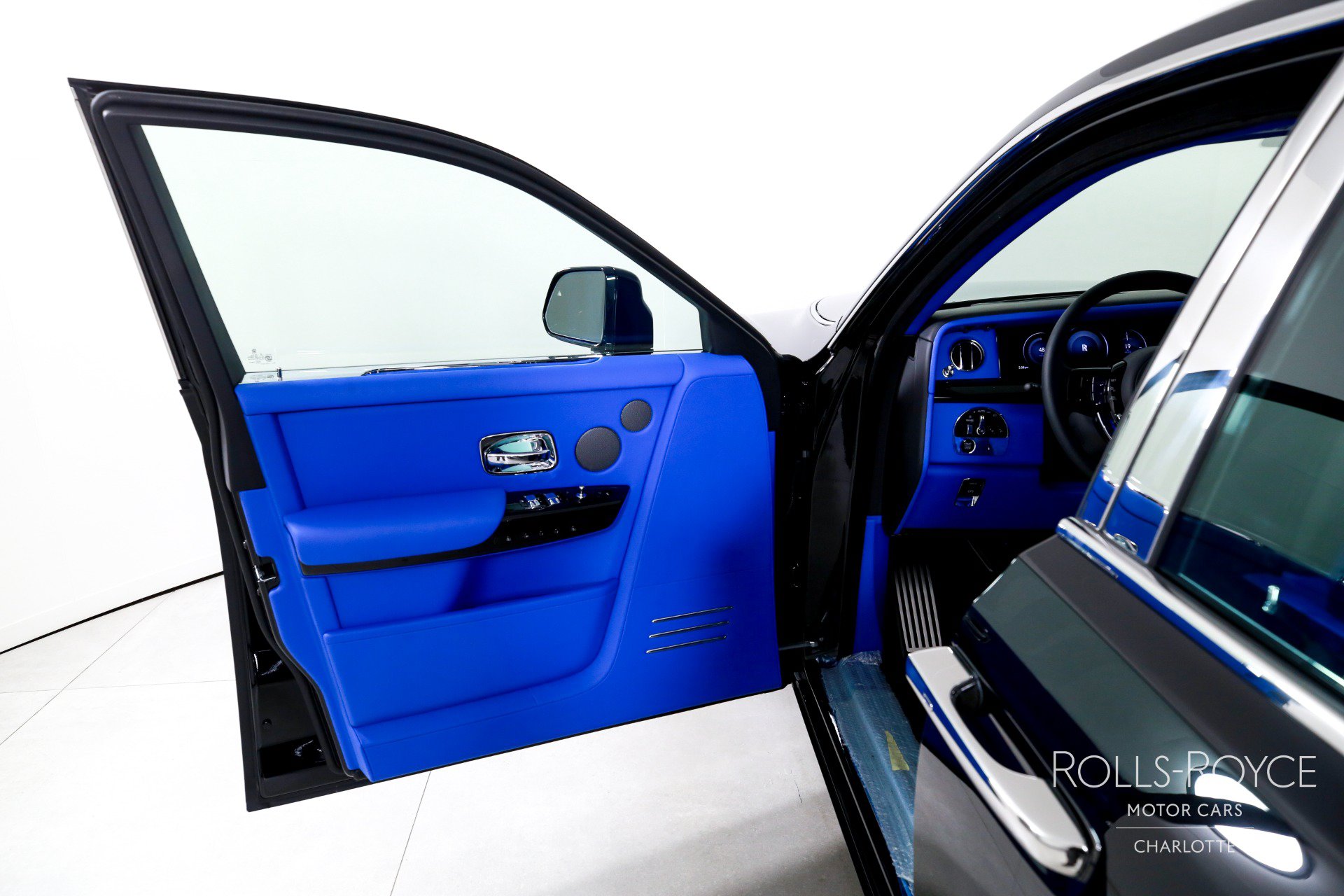 New 2027 Rolls-Royce Phantom Sedan RWD image 11