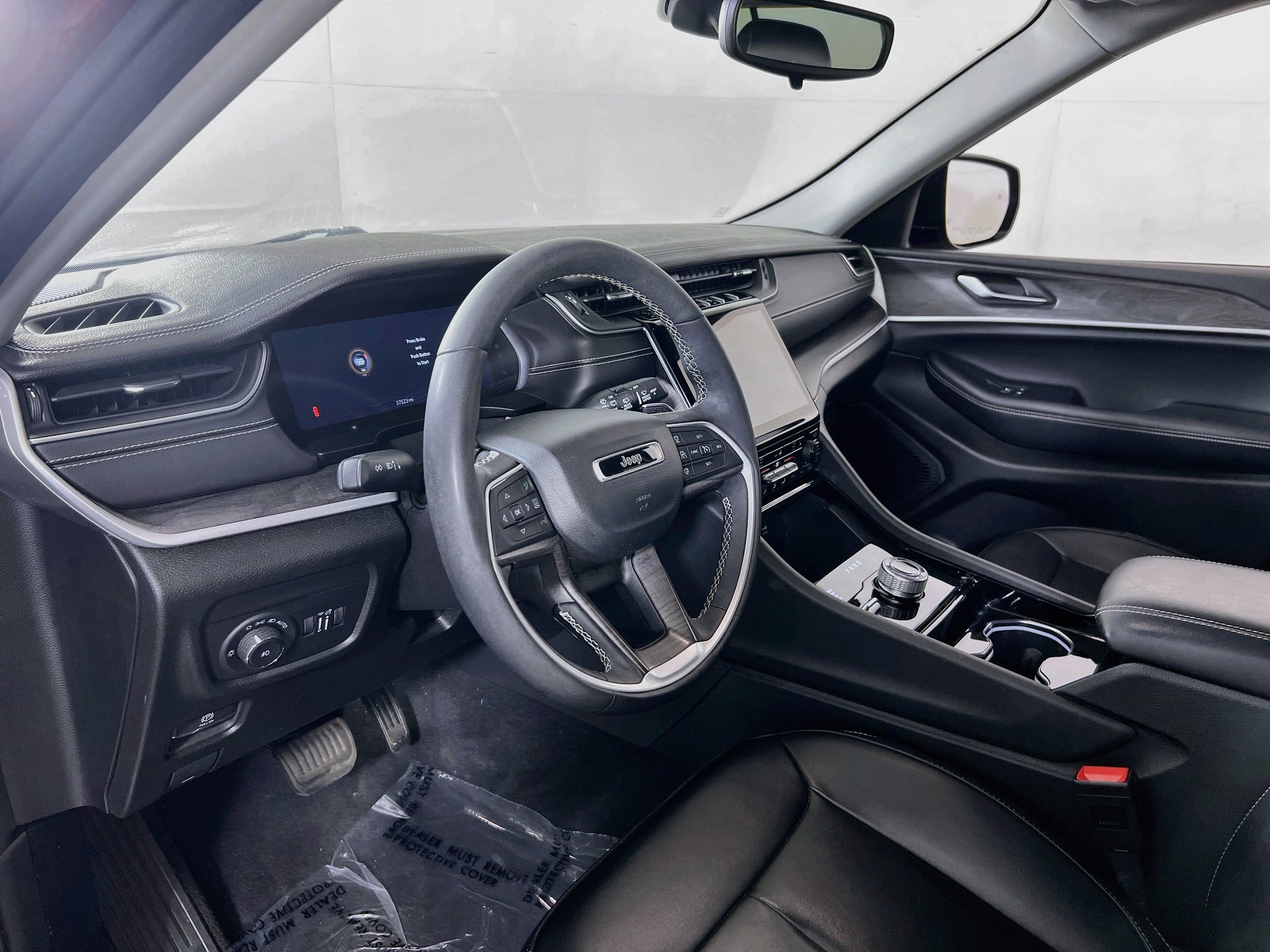 Used 2023 Jeep Grand Cherokee L Limited AWD/4WD image 9