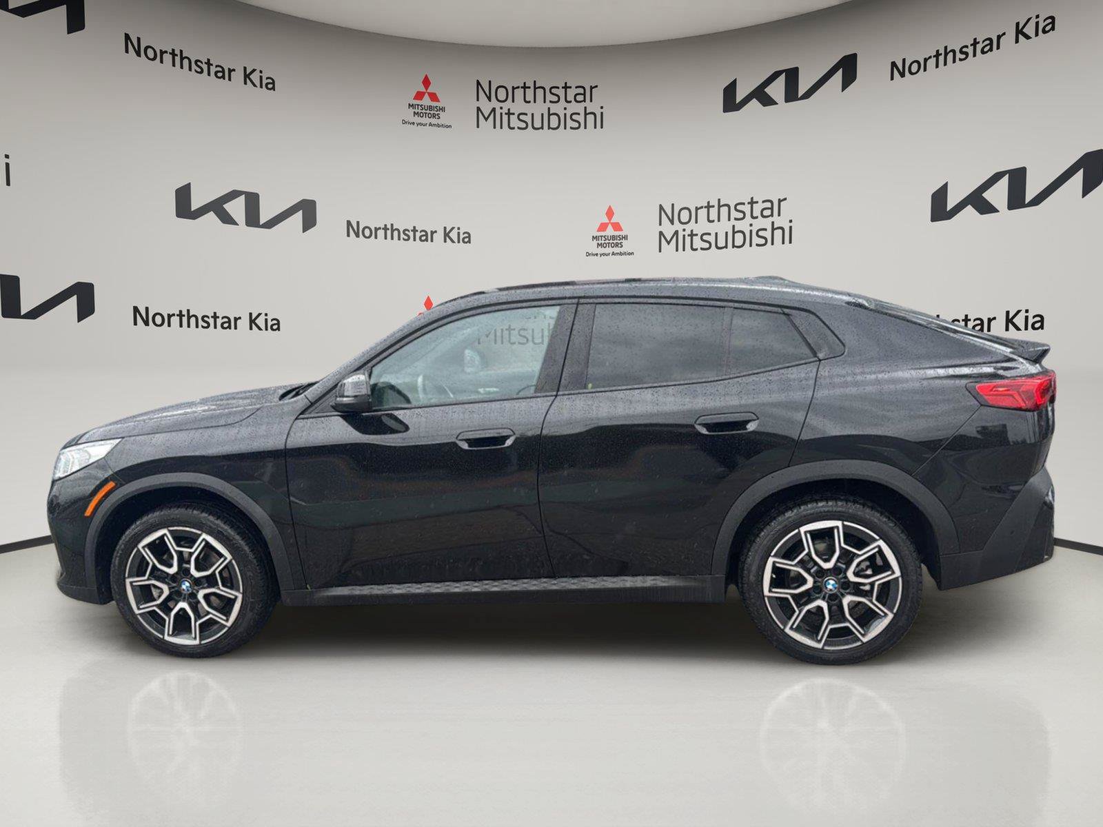 Used 2026 BMW X2 xDrive28i AWD/4WD image 2
