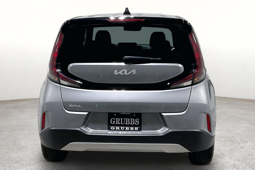 Used 2025 Kia Soul LX w/ LX Technology Package FWD image 5