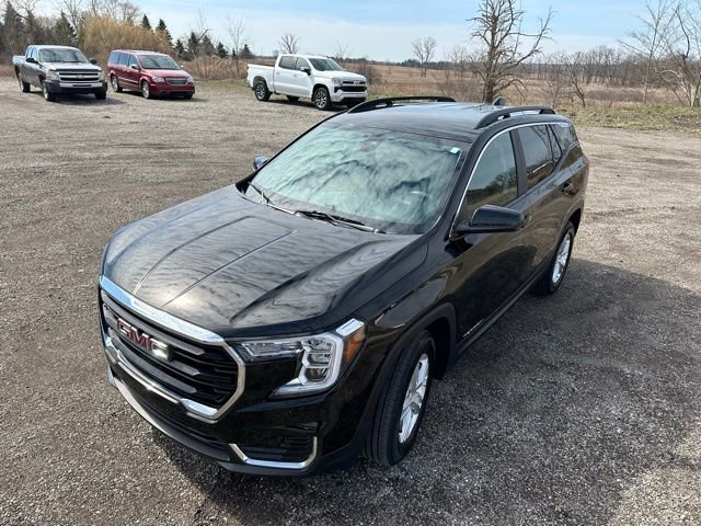 Used 2023 GMC Terrain SLE w/ Driver Convenience Package image 8