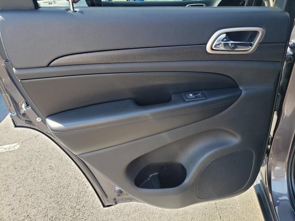 Used 2016 Jeep Grand Cherokee Laredo w/ Quick Order Package 23E AWD/4WD image 33