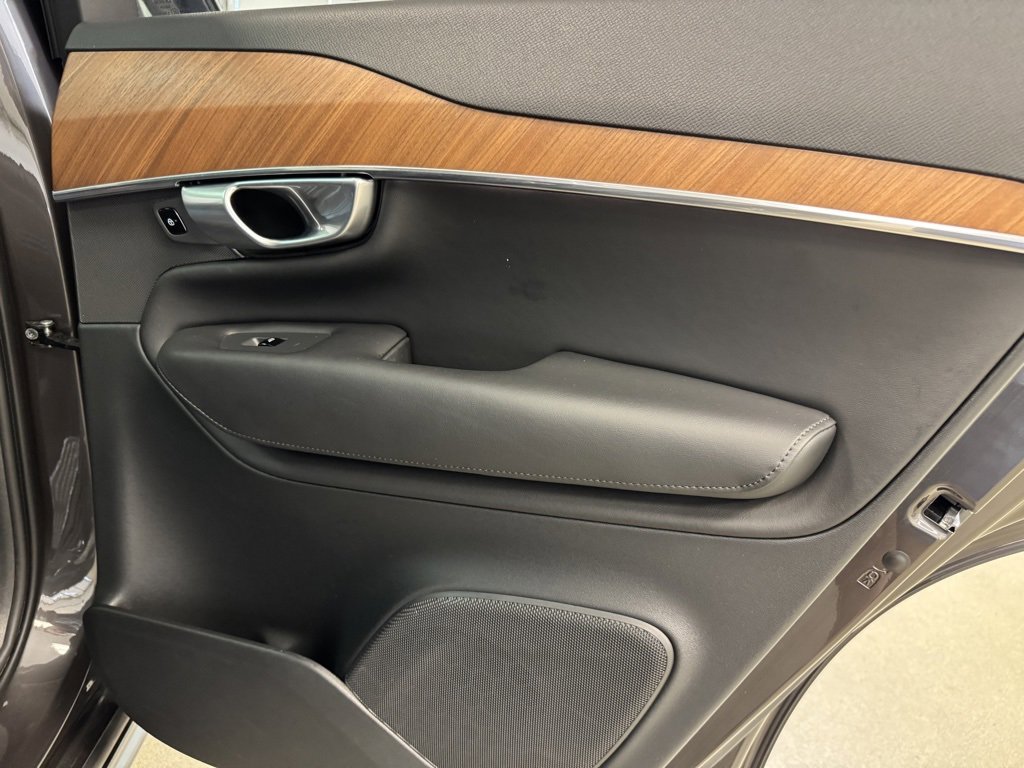 Used 2024 Volvo XC90 B5 Plus image 29