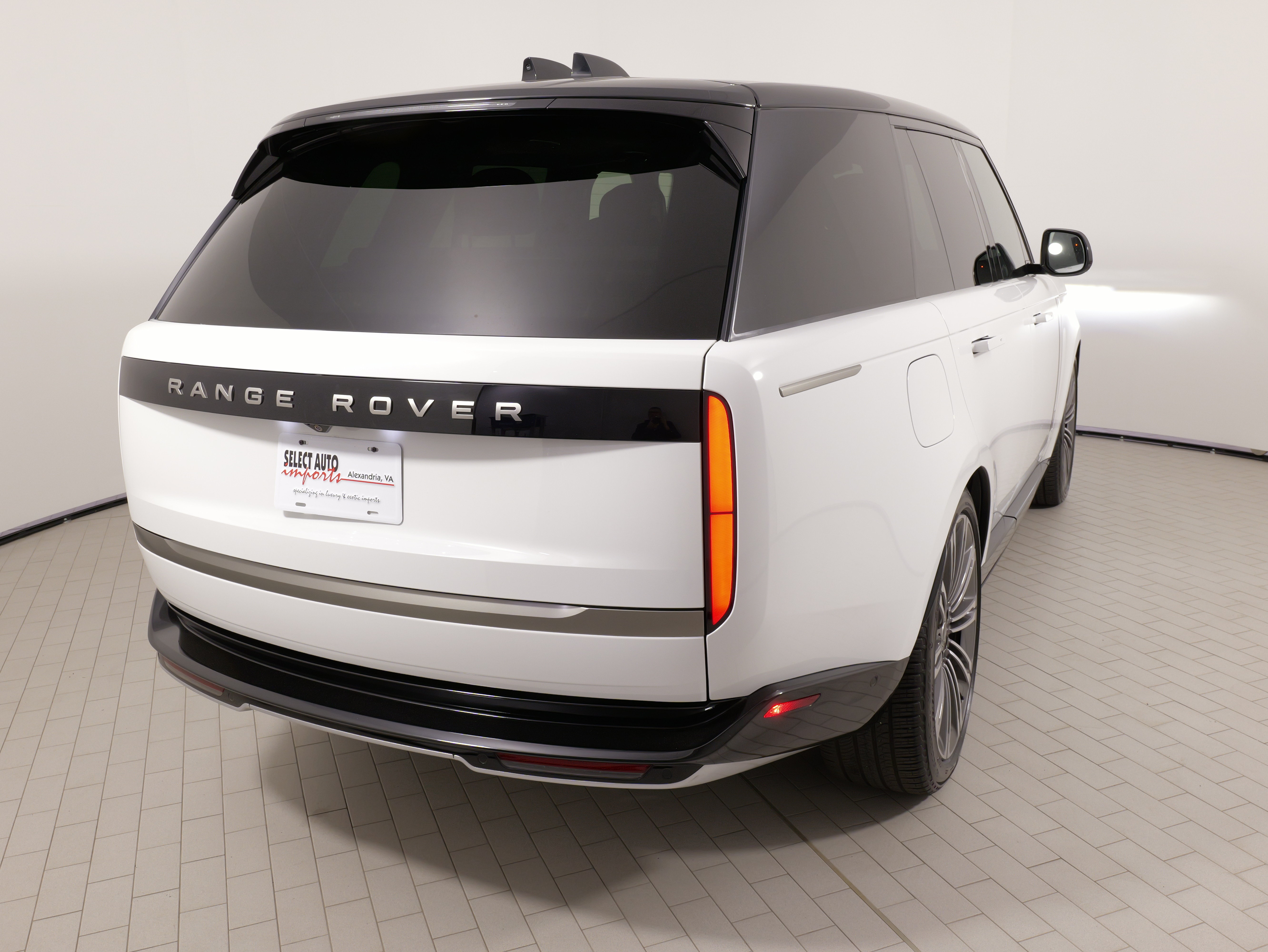 Used 2024 Land Rover Range Rover SE AWD/4WD image 13