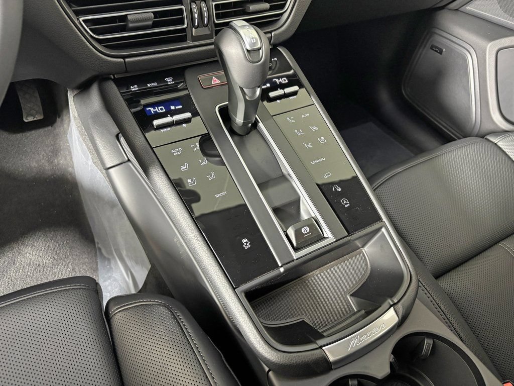 Certified 2026 Porsche Macan AWD/4WD image 29
