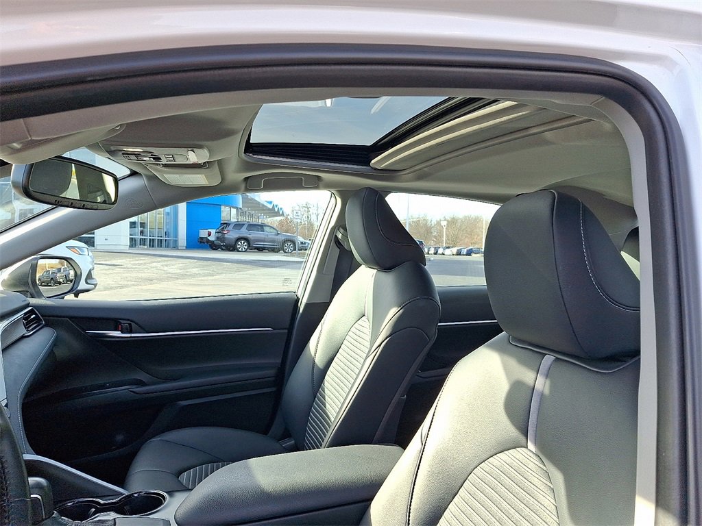 Used 2019 Toyota Camry SE image 16