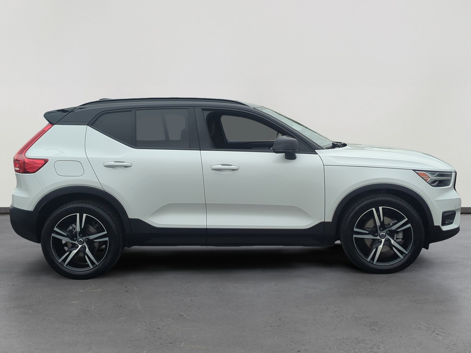 Used 2021 Volvo XC40 T5 R-Design w/ Climate Package image 6