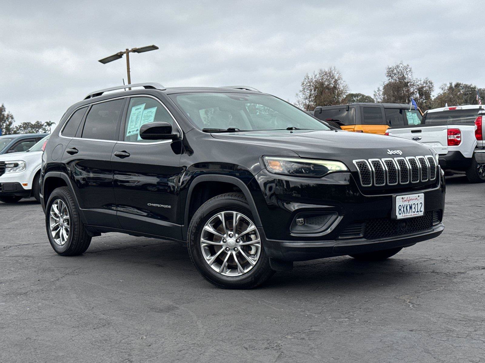 Used 2021 Jeep Cherokee Latitude Plus w/ Sun & Sound Group AWD/4WD image 2