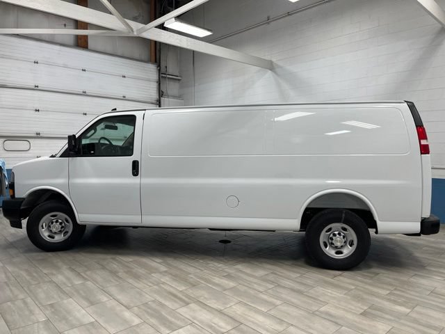 New 2026 Chevrolet Express 3500 Extended w/ Driver Convenience Package RWD image 4