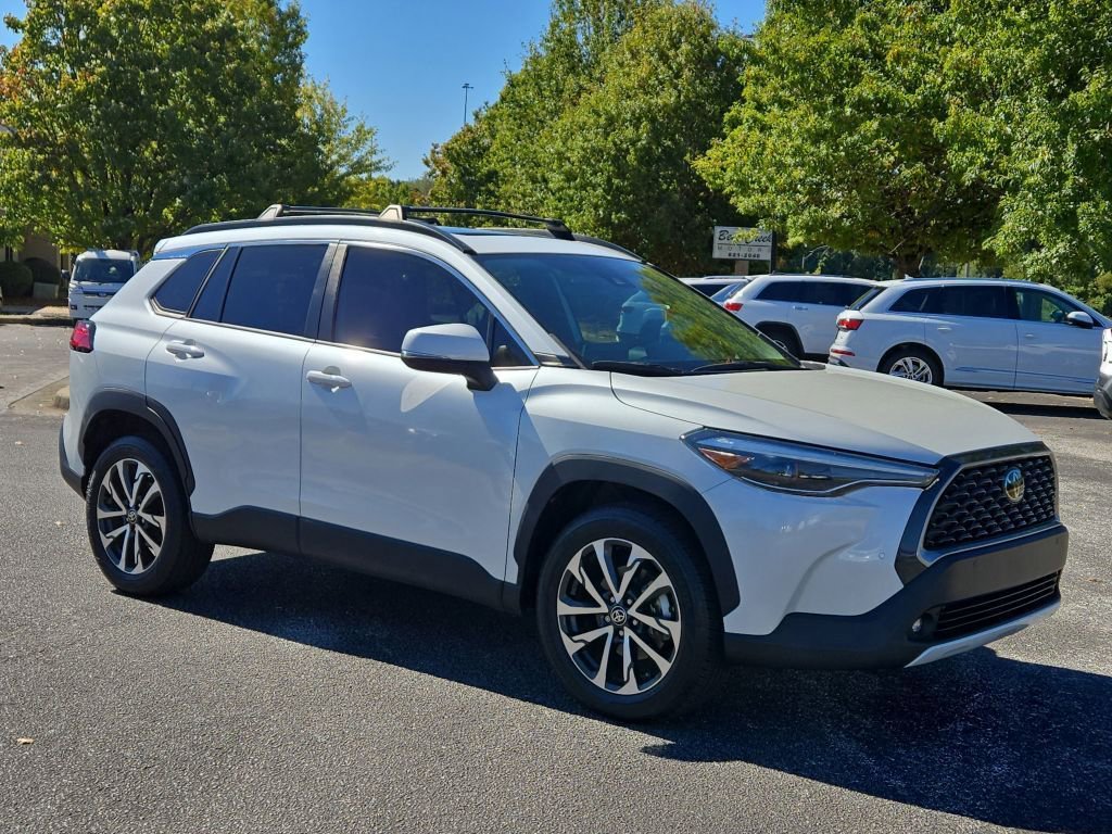 Used 2022 Toyota Corolla Cross XLE w/ Convenience Package image 5