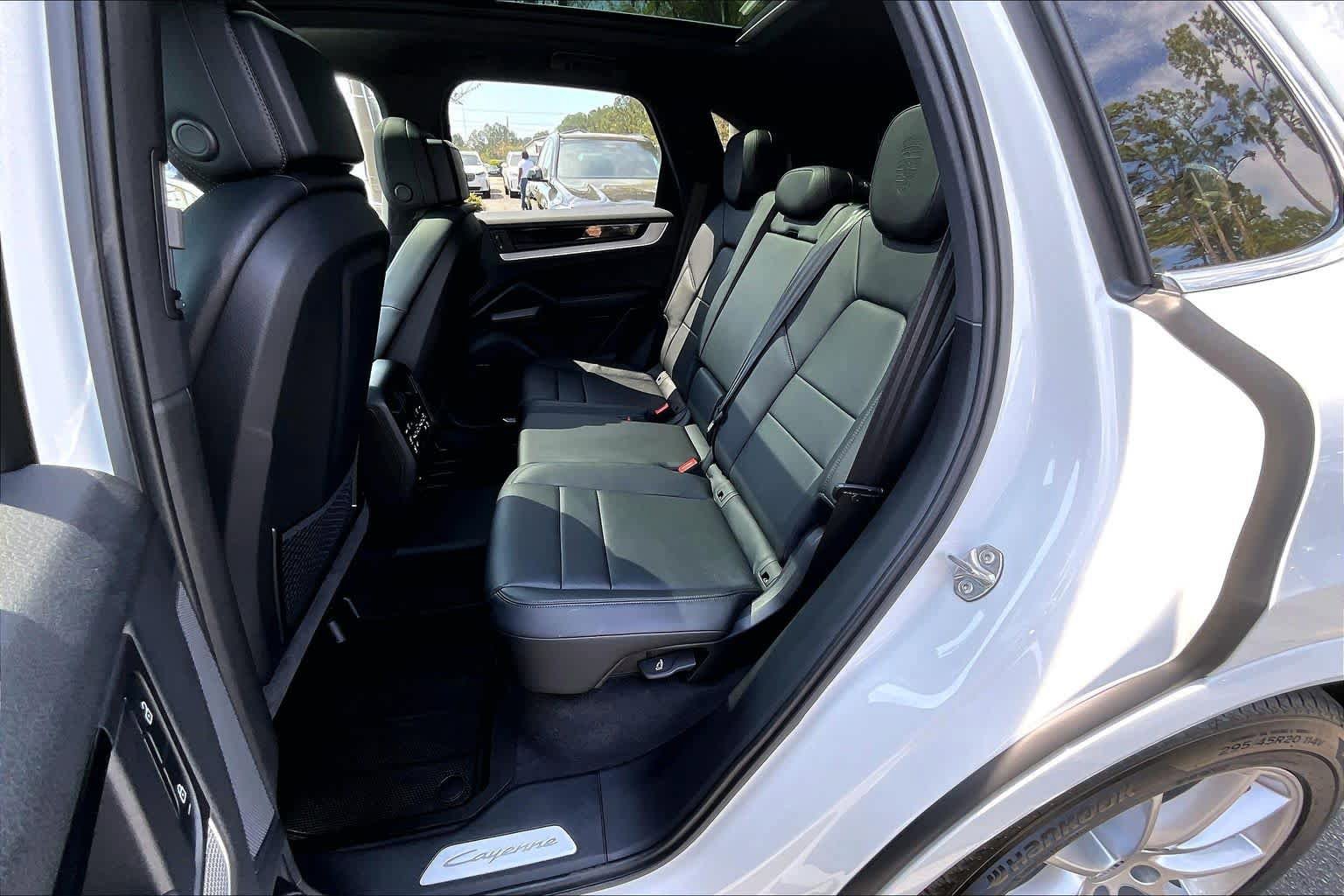 Used 2025 Porsche Cayenne AWD/4WD image 21