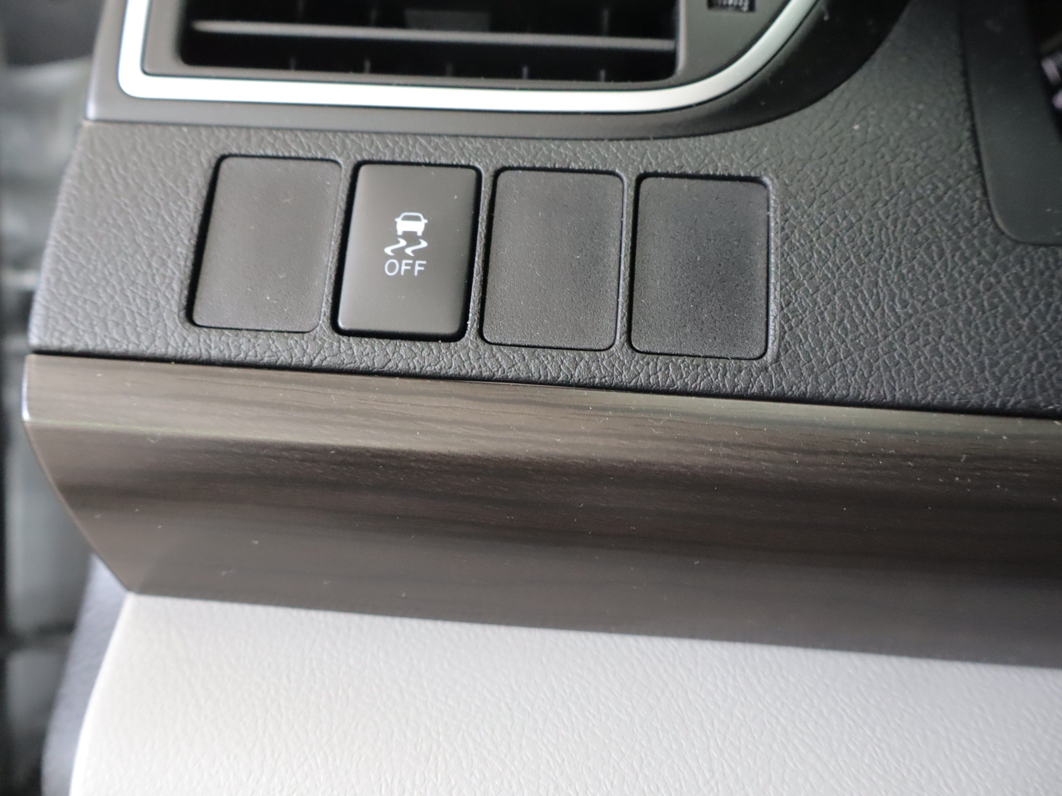 Used 2015 Toyota Camry LE FWD image 17