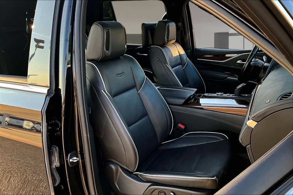 Used 2023 Cadillac Escalade Premium Luxury RWD image 7