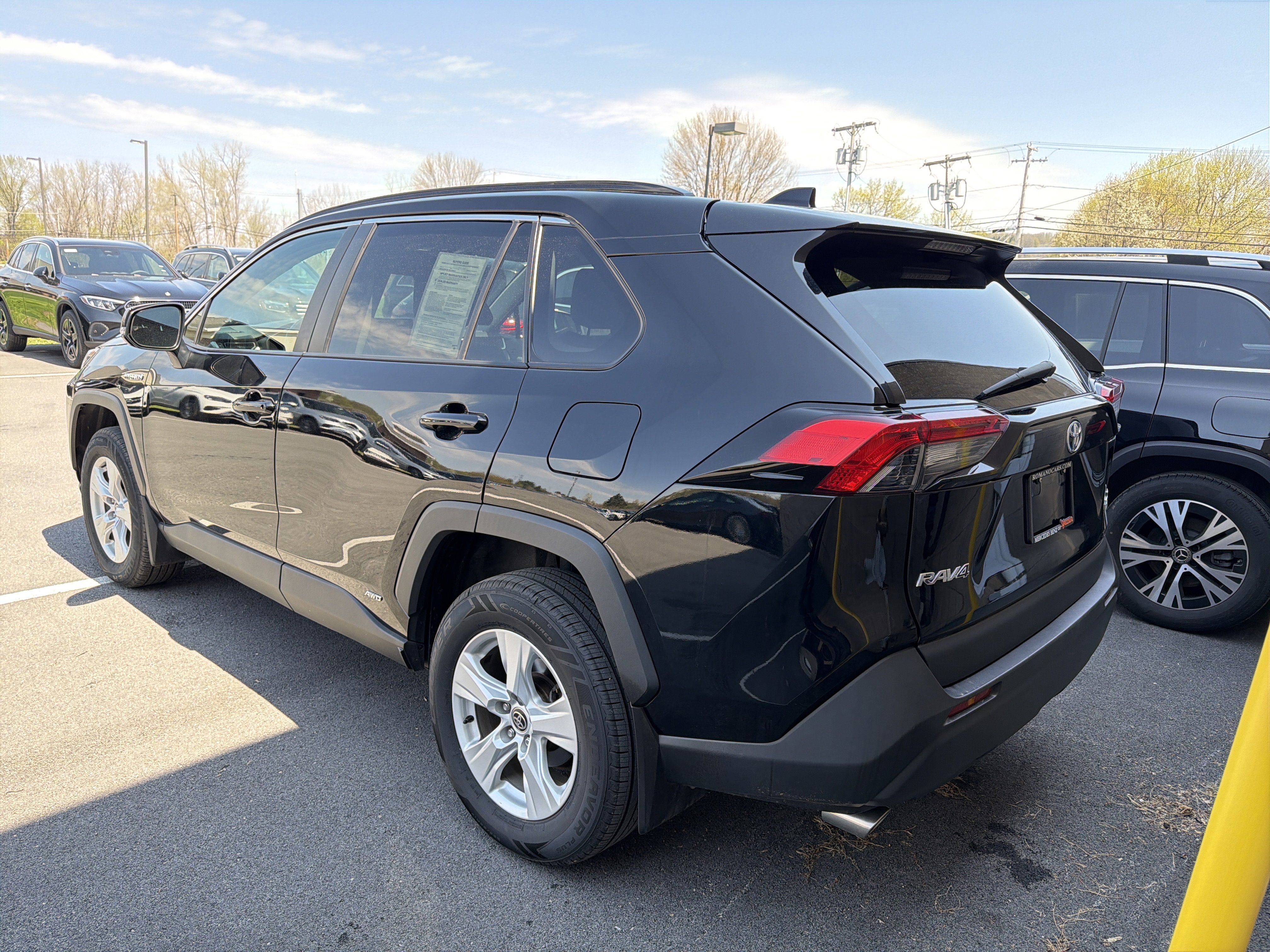 Used 2021 Toyota RAV4 XLE w/ XLE Grade Weather Package AWD/4WD image 5