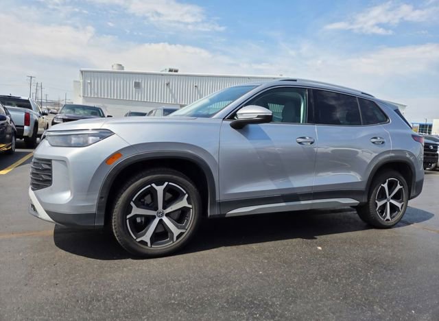 Used 2025 Volkswagen Tiguan SE w/ Panoramic Sunroof Package AWD/4WD image 1